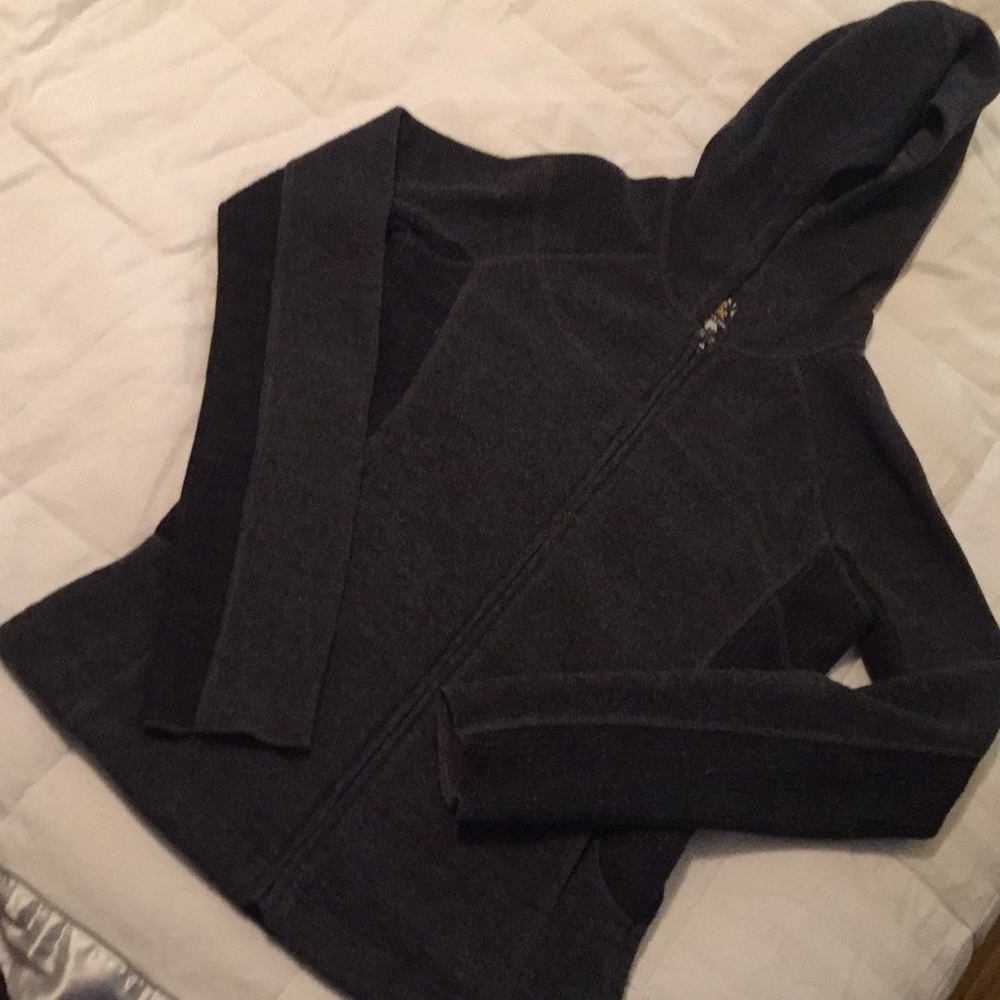 Mountain Hardwear zip hoodie sweater
